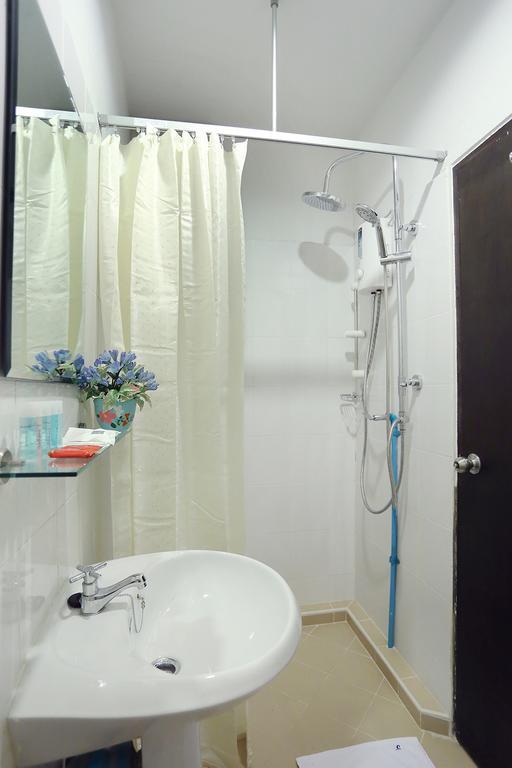 בנגקוק Baan Namtarn Guest House חדר תמונה