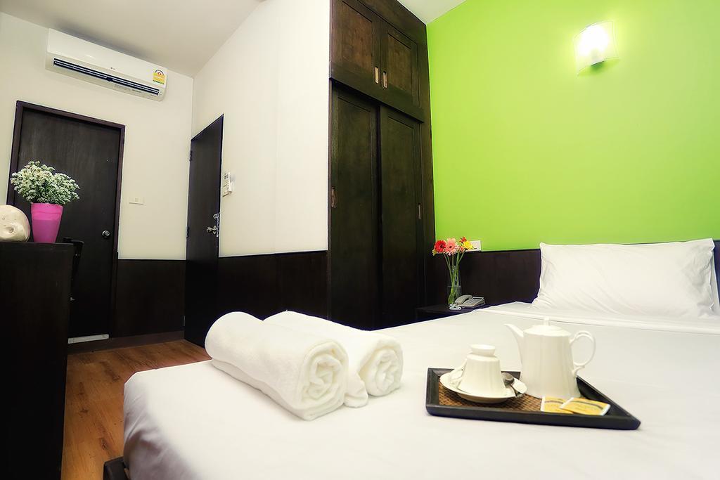 בנגקוק Baan Namtarn Guest House חדר תמונה